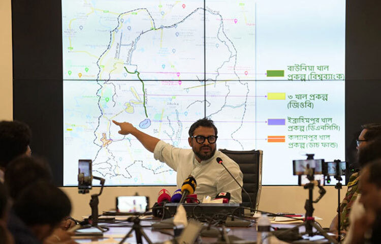 ডিএনসিসির নগর ভবনে সংবাদ সম্মেলনে বিভিন্ন উদ্যোগ এবং কর্মপরিকল্পনার কথা তুলে ধরেন ডিএনসিসি প্রশাসক মোহাম্মদ এজাজ। ছবি: সংগৃহীত