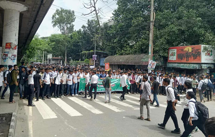 শিক্ষার্থীদের দাবিগুলো হলো- জুনিয়র ইনস্ট্রাক্টর পদে ক্রাফট ইনস্ট্রাক্টরদের অবৈধ পদোন্নতির রায় হাইকোর্ট থেকে বাতিল, তাদের পদবি পরিবর্তন ও সংশ্লিষ্টদের চাকরিচ্যুত করা। ২০২১ সালে রাতের আঁধারে নিয়োগপ্রাপ্ত ক্রাফট ইনস্ট্রাক্টরদের নিয়োগ সম্পূর্ণ বাতিল ও বিতর্কিত নিয়োগবিধি সংশোধন।