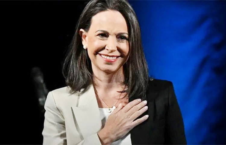 এ বছর শান্তিতে নোবেল পুরস্কার পেলেন ভেনেজুয়েলার রাজনীতিবিদ মারিয়া কোরিনা মাচাদো। আজ বাংলাদেশ সময় বিকেল ৩টার পর নরওয়ের রাজধানী অসলো থেকে বিজয়ীর নাম ঘোষণা করে নরওয়েজিয়ান নোবেল কমিটি। ছবি: সংগৃহীত