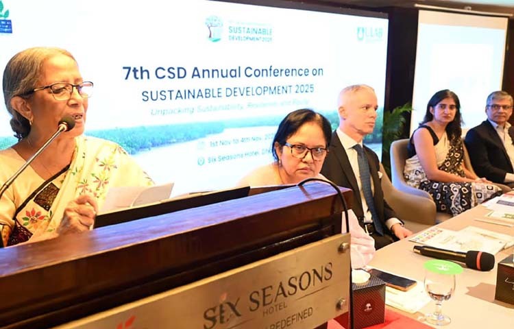মৎস্য ও প্রাণিসম্পদ উপদেষ্টা ফরিদা আখতার আজ ঢাকায় একটি হোটেলে ‌‘৭ম সেন্টার ফর সাসটেইনেবল ডেভেলপমেন্ট সম্মেলন ২০২৫’-এর উদ্বোধন অনুষ্ঠানে প্রধান অতিথির বক্তৃতা করেন। ছবি: পিআইডি