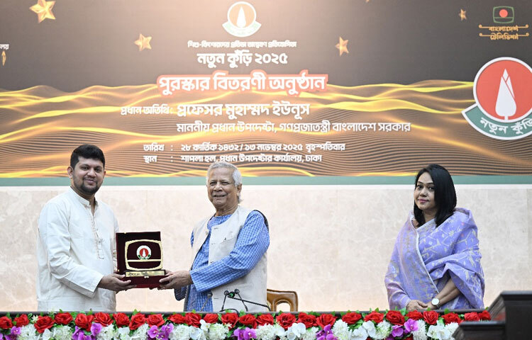 প্রধান উপদেষ্টা বলেন, শিশু-কিশোরদের মধ্যে প্রেরণা সৃষ্টি করা প্রতিযোগিতার একটি বড় অংশ। এর মাধ্যমে শিশুদের নিজেদের আবিষ্কার করার সুযোগ তৈরি হচ্ছে। তারা নিজেকে জানতে শেখে। প্রতিযোগিতা তাদের সামনে এগিয়ে যাওয়ার উৎসাহ যোগায়।