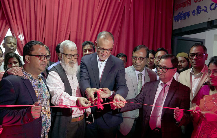 ঢাকায় আগারগাঁওয়ে বাংলাদেশ শিশু হাসপাতাল ও ইনস্টিটিউটে পুননির্মিত কার্ডিয়াক আইসিইউ-এর উদ্বোধন করেন বাণিজ্য উপদেষ্টা শেখ বশিরউদ্দীন। ছবি: পিআইডি