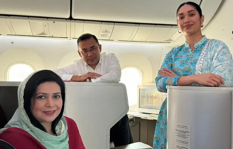 সকাল ৯টা ৫৭ মিনিটে বিমানটি সিলেট ওসমানী আন্তর্জাতিক বিমানবন্দরে অবতরণ করে। সেখানে যাত্রাবিরতির পর তারেক রহমানকে বহনকারী বিমান বেলা ১১টা ৪০ মিনিটের দিকে ঢাকার হজরত শাহজালাল আন্তর্জাতিক বিমানবন্দরের মাটি স্পর্শ করে।