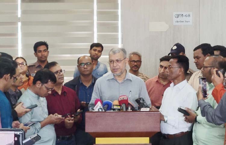 মন্ত্রিপরিষদ সচিব ড. শেখ আব্দুর রশীদ আজ সচিবালয়ে মন্ত্রিপরিষদ বিভাগে নবনির্বাচিত সংসদ সদস্যদের শপথ গ্রহণের প্রস্তুতি বিষয়ে গণমাধ্যমকর্মীদের ব্রিফ করেন। ছবি: পিআইডি