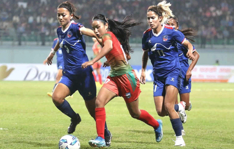 এই জয়ের মধ্য দিয়ে ফের দক্ষিণ এশিয়ার রানির মুকুট শোভা পেলো বাংলাদেশের মেয়েদের মাথা।