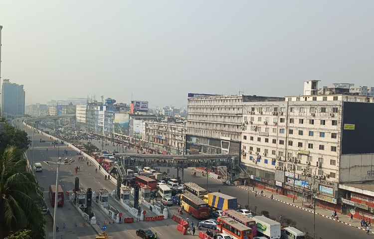 ট্রাফিক গুলশান বিভাগ জানায়, বনানী-কাকলী ক্রসিং এবং মহাখালীর আমতলীতে ডাইভারশন দিয়ে গুলশান ২-গুলশান ১ হয়ে আমতলী দিয়ে চলাচল করা যাচ্ছে। ঘটনাস্থলের পরিস্থিতি নিয়ন্ত্রণে পুলিশ চেষ্টা চালিয়ে যাচ্ছে।