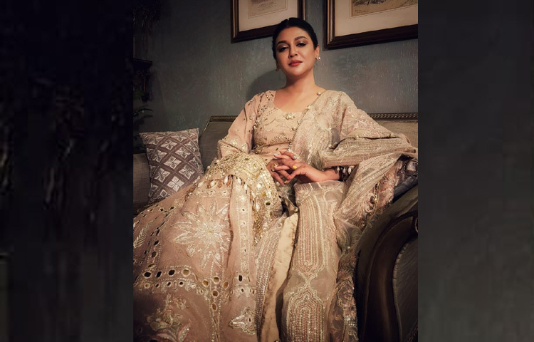 সম্প্রতি সামাজিক যোগাযোগমাধ্যমে বেশকিছু ছবি শেয়ার করেছেন লাস্যময়ী এই অভিনেত্রী।