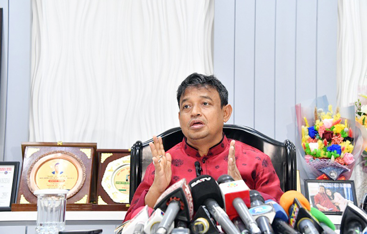 একের পর এক আগুন লাগার ঘটনা নাশকতা হতে পারে মন্তব্য করে ঢাকা মহানগর গোয়েন্দা (ডিবি) পুলিশের প্রধান অতিরিক্ত কমিশনার মোহাম্মদ হারুন অর রশীদ বলেছেন, রাজধানীর প্রায় প্রতিটি মার্কেটে গোয়েন্দা নজরদারি বাড়ানো হয়েছে। ছবি: সংগৃহীত