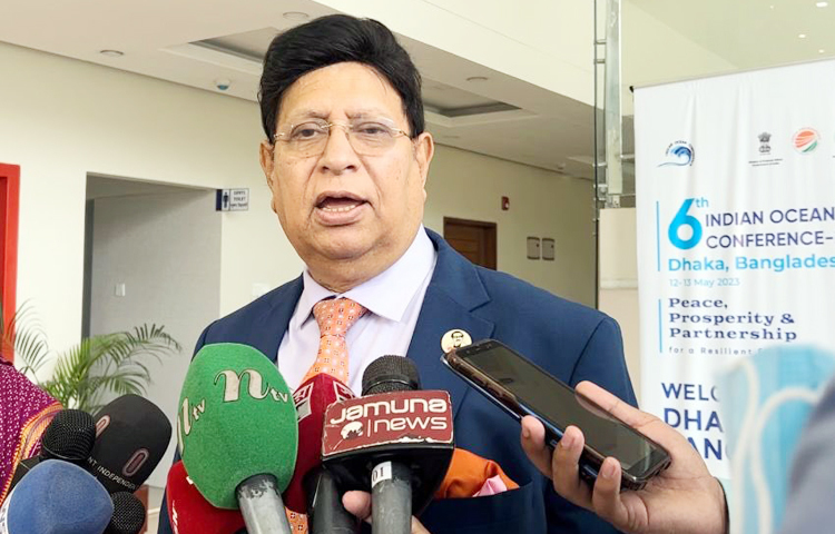 মার্কিন ভিসানীতি কেবল সরকারি দলের জন্যই নয়, বিরোধীদলের ওপরও বর্তাবে বলে জানিয়েছেন পররাষ্ট্রমন্ত্রী ড. এ কে আব্দুল মোমেন। এ ভিসানীতিকে বাংলাদেশ কোনো বাড়তি চাপ মনে করছে না বলেও জানিয়েছেন তিনি। ছবি: জাগো নিউজ