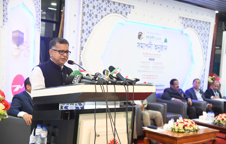 বিমান বাংলাদেশ এয়ারলাইন্সের ২০২৩ সালের হজ কার্যক্রম সফলভাবে সম্পন্ন হয়েছে। বিমান বাংলাদেশ এয়ারলাইন্স আজ হযরত শাহজালাল আন্তর্জাতিক বিমানবন্দরে হজ ফ্লাইটের সমাপনী অনুষ্ঠান আয়োজন করে। অনুষ্ঠানে বেসামরিক বিমান পরিবহন ও পর্যটন প্রতিমন্ত্রী মো. মাহবুব আলী প্রধান অতিথি হিসেবে উপস্থিত ছিলেন। ছবি: পিআইডি