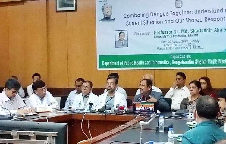 ডেঙ্গুর যেসব টিকা অন্য দেশে তৈরি হয়েছে, মৃত্যুঝুঁকি না থাকলে সেসব টিকা বঙ্গবন্ধু শেখ মুজিব মেডিকেল বিশ্ববিদ্যালয়ে (বিএসএমএমইউ) ট্রায়াল করা হবে বলে জানিয়েছেন উপাচার্য অধ্যাপক ডা. মো. শারফুদ্দিন আহমেদ। ছবি: জাগো নিউজ