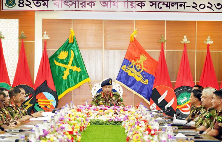 রেজিমেন্ট অব আর্টিলারির ৪২তম বার্ষিক অধিনায়ক সম্মেলন-২০২৩ আজ চট্টগ্রামের হালিশহর আর্টিলারি সেন্টার অ্যান্ড স্কুলে অনুষ্ঠিত হয়েছে। সম্মেলনে প্রধান অতিথি হিসেবে উপস্থিত ছিলেন সেনাবাহিনী প্রধান জেনারেল এস এম শফিউদ্দিন আহমেদ। ছবি: সংগৃহীত