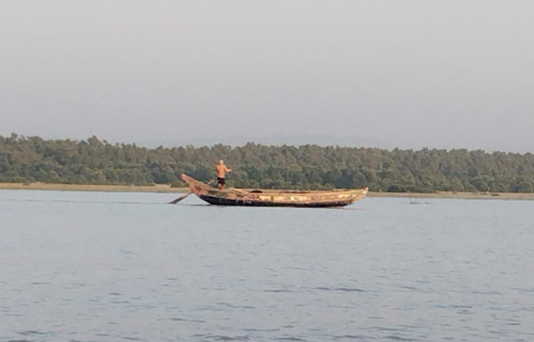 ডোমখালী সমুদ্রসৈকত এলাকায় থাকা ও খাওয়ার জন্য এখনো কোন রেস্টুরেন্ট ও আবাসিক হোটের গড়ে ওঠেনি। ছবি: এম মাঈন উদ্দিন