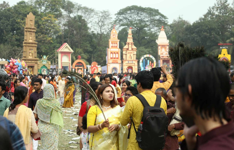 ঐশ্বর্যদায়িনী, বুদ্ধিদায়িনী, জ্ঞানদায়িনী, সিদ্ধিদায়িনী, মোক্ষদায়িনী এবং শক্তির আধার হিসেবে সনাতন ধর্মাবলম্বীরা সরস্বতী দেবীর আরাধনা করেন। ছবি: মাহবুব আলম