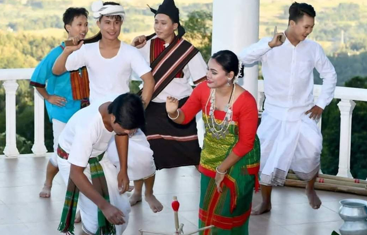 এবার ঈদুল ফিতর, পহেলা বৈশাখ ও পাহাড়ের উৎসব বিজু, সাংগ্রাই, বৈসুক একসঙ্গে হওয়ায় আনন্দে ভিন্ন মাত্রা যুক্ত হয়েছে। ছবি: মাহবুবুল ইসলাম পলাশ