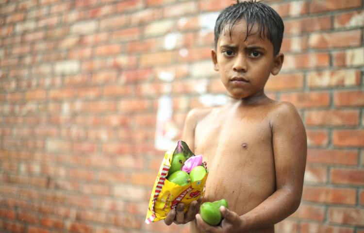 বৃষ্টি অল্প সময় হলেও স্বস্তি মিলেছে জনজীবনে। ছবি: মাহবুব আলম