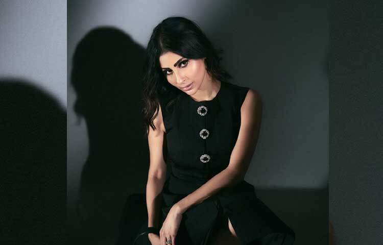 মৌনির কাজল কালো চোখে ঘায়েল তার ভক্ত-অনুরাগীরা। ছবি: ইনস্টাগ্রাম