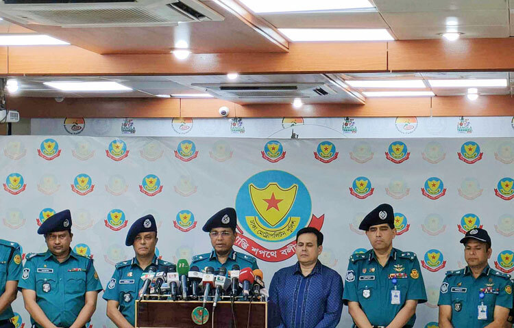 রাজধানীর কোরবানির পশুর হাটে ডিএমপির গৃহীত নিরাপত্তা বিষয়ে আজ আয়োজিত সংবাদ সম্মেলনে বক্তব্য রাখেন ডিএমপি কমিশনার হাবিবুর রহমান। ছবি: জাগো নিউজ