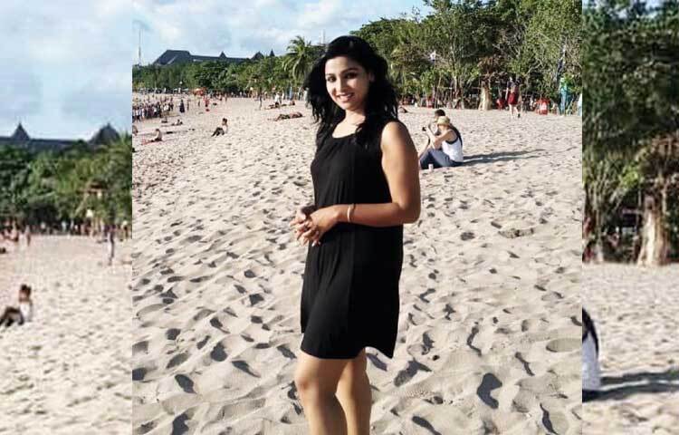 সমুদ্রে সময় কাটানোর কিছু ছবি শেয়ার করেছেন অভিনেত্রী। ছবি: ফেসবুক থেকে