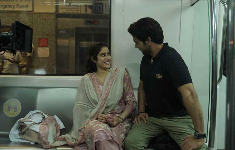 তবে এবার ‘মিস্টার অ্যান্ড মিসেস মাহি’ সিনেমায় তাদের জুটিকে ভালোবাসায় ভরিয়ে দিচ্ছেন দর্শক।