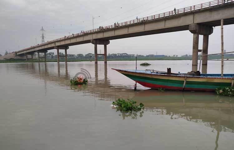এখানকার স্থানীয় জেলেদের জীবিকা এই নদীর ওপরই নির্ভরশীল। ছবি: মামুনূর রহমান হৃদয়
