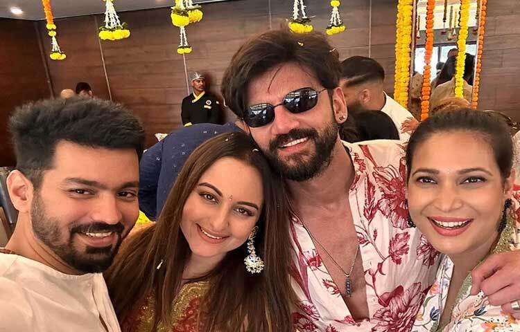 এর আগে ২১ জুন জহিরের ফ্ল্যাটে হয় তাদের গায়েহলুদের অনুষ্ঠান। ছবি: ফেসবুক থেকে