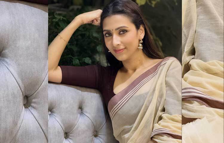 সুতি শাড়িতে অসাধারণ রূপে ধরা দিয়েছেন এই অভিনেত্রী। ছবি: মিমের ফেসবুক থেকে