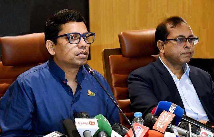 কোটা সংস্কার আন্দোলন চলাকালে ভীতিকর পরিস্থিতিতে রাজধানীর মহাখালীর তিনটি ডাটা সেন্টার শাটডাউন করতে সেখানকার কর্মীরা বাধ্য হন বলে জানিয়েছেন ডাক, টেলিযোগাযোগ ও তথ্যপ্রযুক্তি প্রতিমন্ত্রী জুনাইদ আহমেদ পলক। ছবি: হাসান আদিব