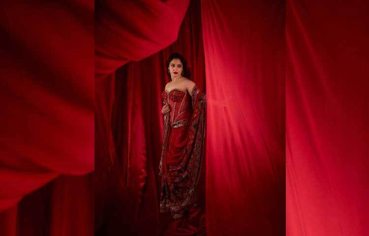 ক্যাপশনে লিখেছেন, ‘খারেদি না জা শক্তি, হাসিনো কি ইজাজত… আজ কি রাত’। ছবি: ইনস্টাগ্রাম