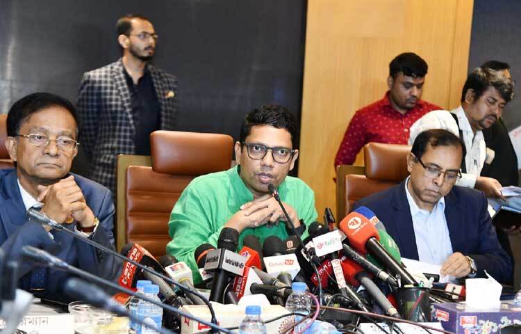 ঢাকায় আগারগাঁওয়ে বিটিআরসি ভবনে সামাজিক যোগাযোগ মাধ্যমের প্রতিনিধির সঙ্গে আলোচনা শেষে সাংবাদিকদের ব্রিফ করেন ডাক, টেলিযোগাযোগ ও তথ্যপ্রযুক্তি প্রতিমন্ত্রী জুনাইদ আহমেদ পলক। ছবি: পিআইডি