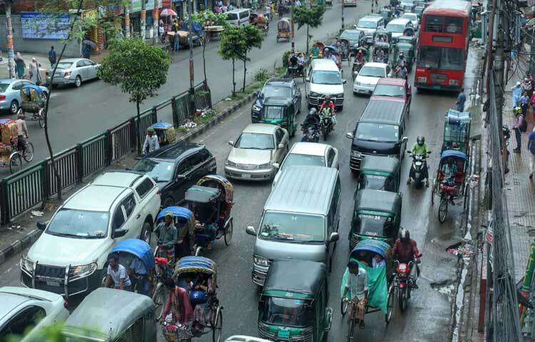 সরকার পদত্যাগের পর ট্রাফিক পুলিশের সংকটের ফলে যানজটের ভোগান্তি আরও বেড়ে গেছে। ছবি: মাহবুব আলম