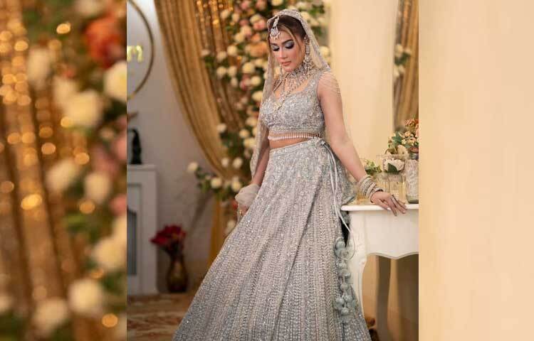 সামাজিক যোগাযোগ মাধ্যমে নতুন বউয়ের সাজে বেশকিছু ছবি শেয়ার করেছেন লাস্যময়ী এ অভিনেত্রী। ছবি: ফেসবুক থেকে