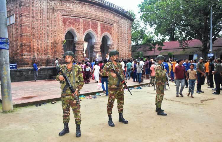 অনুষ্ঠান সম্পর্কিত সব জায়গায় সেনাবাহিনীর উপস্থিতি সংখ্যালঘু হিন্দুসম্প্রদায়ের মধ্যে স্বস্তি এবং আস্থা নিশ্চিত করে। ছবি: ফেসবুক থেকে