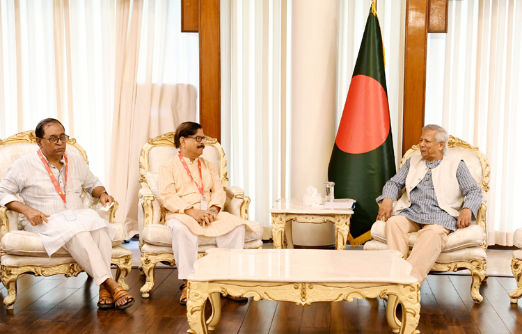 প্রধান উপদেষ্টা প্রফেসর মুহাম্মদ ইউনূস রাষ্ট্রীয় অতিথি ভবন যমুনায় গণতন্ত্র মঞ্চ প্রতিনিধিদলের সাথে সংলাপে অংশ নেন। ছবি: পিআইডি