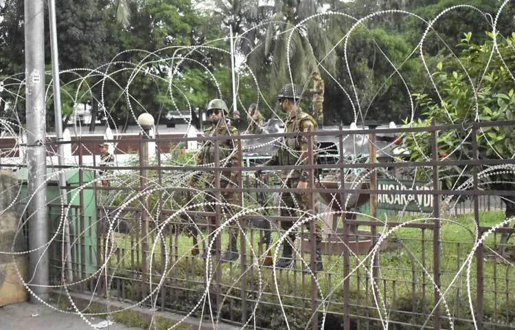 গত ৫ আগস্ট শেখ হাসিনা পালিয়ে যাওয়ার পরে জাতির উদ্দেশে দেওয়া ভাষণে রাষ্ট্রপতি সাহাবুদ্দিন বলেন, প্রধানমন্ত্রী শেখ হাসিনা পদত্যাগপত্র রাষ্ট্রপতির কাছে জমা দিয়েছেন এবং আমি তা গ্রহণ করেছি।