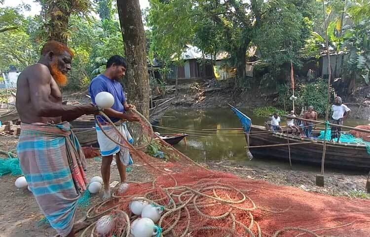 দীর্ঘ বিরতি শেষে আবারও চাঁদপুরের পদ্মা-মেঘনার জেলেরা নদীতে নামবে।