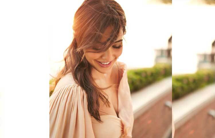 এই অভিনেত্রী সালসা, হিপ-হপ এবং ক্যাথাক প্রশিক্ষণ নিয়েছেন।