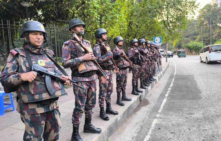 এর আগে গতকাল যাত্রাবাড়ী ও ডেমরা এলাকায় শিক্ষার্থীদের সংঘর্ষের ঘটনায় ছয় প্লাটুন বিজিবি মোতায়েন করা হয়েছিল।