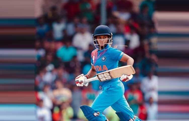 শৈশব থেকেই তার দক্ষতা ছিল চোখে পড়ার মতো। মাত্র ১১ বছর বয়সে পাঞ্জাবের অনূর্ধ্ব-১৯ দলের হয়ে খেলেন এবং ১৬ বছর বয়সে সিনিয়র দলে জায়গা করে নেন তিনি।