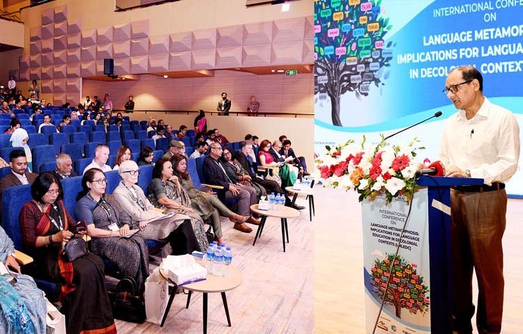 প্রাথমিক ও গণশিক্ষা উপদেষ্টা অধ্যাপক ডা. বিধান রঞ্জন রায় পোদ্দার আজ ঢাকায় ব্র্যাক বিশ্ববিদ্যালয়ে ‘Language Metamorphosis: Implications For Language Education In Decolonial Contexts’ শীর্ষক সেমিনারে প্রধান অতিথির বক্তৃতা করেন। ছবি: পিআইডি