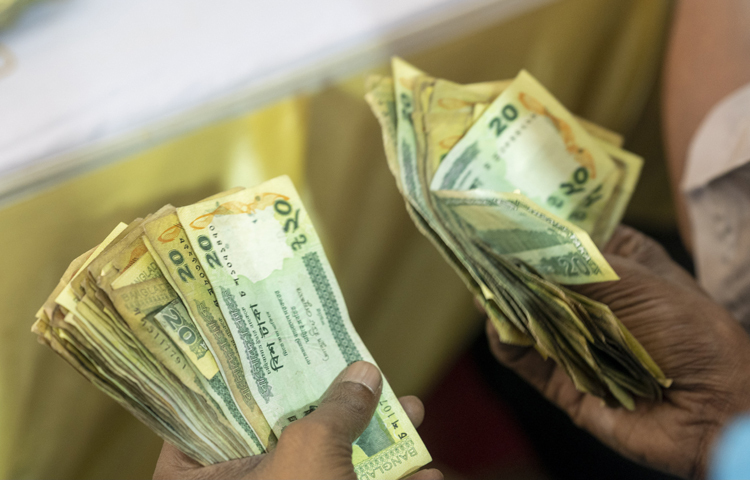 চলতি ২০২৪ সালের ২০ এপ্রিল পাগলা মসজিদের ৯টি দানবাক্স খোলা হয়েছিল। তখন ৭ কোটি ৭৮ লাখ ৬৭ হাজার ৫৩৭ টাকা পাওয়া যায়। এরপর ১৭ আগস্ট ৩ মাস ২৬ দিনে পাগলা মসজিদের দানবাক্সগুলো থেকে পাওয়া যায় ৭ কোটি ২২ লাখ ১৩ হাজার ৪৬ টাকা। ছবি: এসকে রাসেল