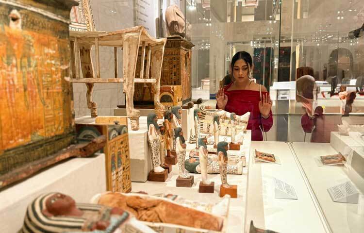 মেহজাবীন সামাজিক যোগাযোগমাধ্যম ফেসবুকে ১৬টি ছবি শেয়ার করেছেন।