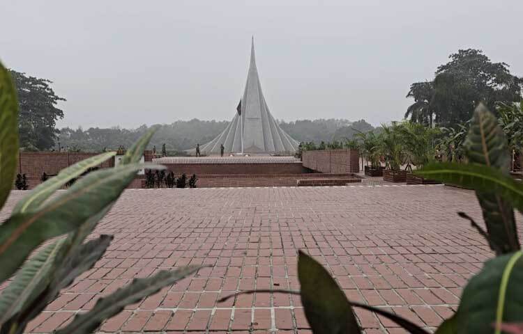 শুধু সৌধ প্রাঙ্গণ নয়, দিবসটিকে ঘিরে গোটা উপজেলা সেজেছে নতুন সাজে। সড়ক-মহাসড়ক ছাড়াও ভবনগুলো সাজানো হয়েছে লাল-সবুজের রঙিন বাতিতে। আয়োজন করা কয়েছে বিজয় মেলা, বীর মুক্তিযুদ্ধা সম্মাননাসহ নানা অনুষ্ঠান।