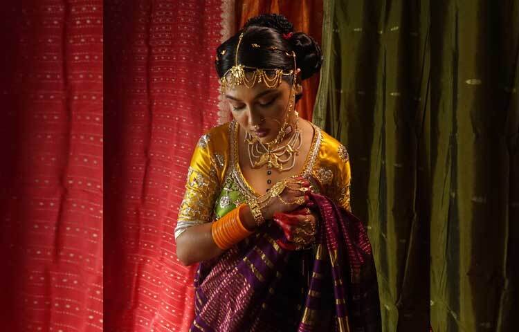 জয়ার এই নতুন লুকের বেশ প্রশংসাও করেছেন অনেকে।