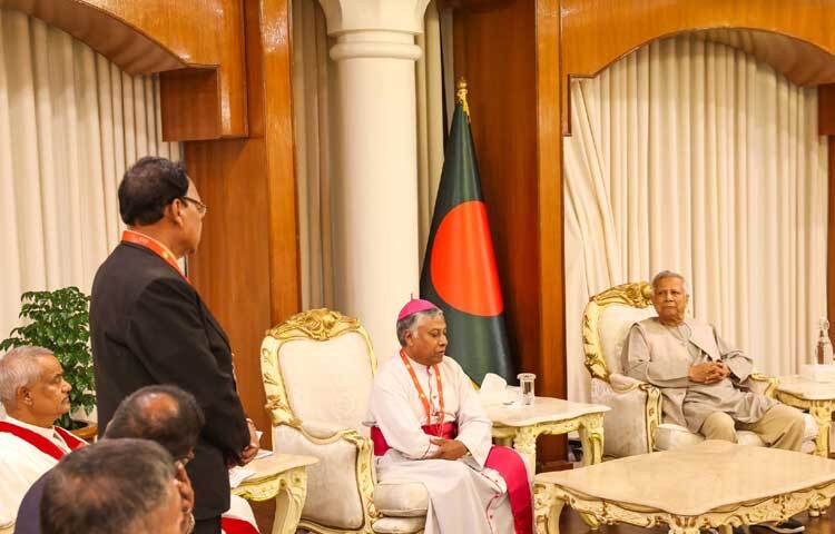 প্রধান উপদেষ্টা তার বাসভবন যমুনায় খ্রিষ্টান সম্প্রদায়ের প্রতিনিধিদের সঙ্গে বড়দিন উপলক্ষে শুভেচ্ছা বিনিময়কালে এসব কথা বলেন।