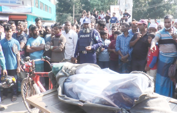 মাদারীপুরের কালকিনিতে আধিপত্য বিস্তার নিয়ে দুই পক্ষের সংঘর্ষে ইউপি সদস্য ও তার ছেলেসহ তিনজন নিহত হয়েছেন। আহত হয়েছেন আরও ১০ জন। আজ ভোরে কালকিনি উপজেলার বাঁশগাড়ী ইউনিয়নের ভাদুরী এলাকায় এ সংঘর্ষের ঘটনা ঘটে। ছবি: জাগো নিউজ