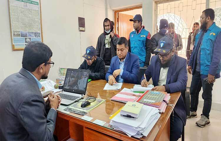 গোপালগঞ্জের কাশিয়ানীতে সড়ক ও ব্রিজ নির্মাণের কাজ শেষ না করেই প্রকল্প কর্মকর্তা এবং ঠিকাদারের বিরুদ্ধে টাকা আত্মসাতের অভিযোগ পেয়েছে দুর্নীতি দমন কমিশন (দুদক)। ছবি: আশিক জামান অভি