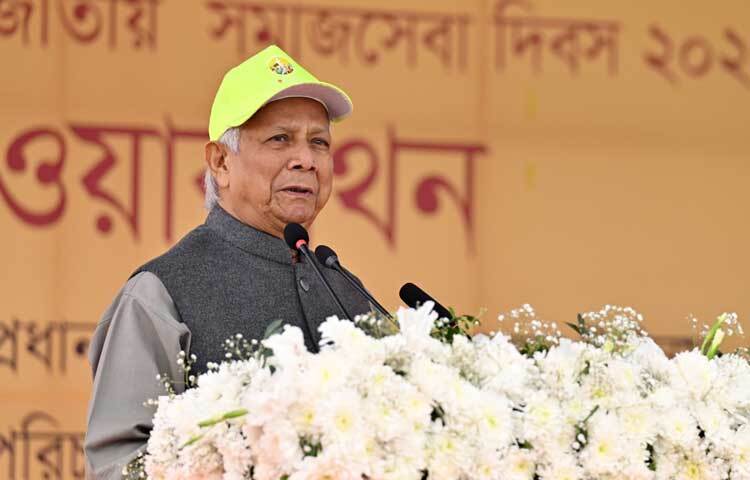 এ সময় দৈনন্দিন জীবনে জনস্বার্থে কাজ করার অভ্যাস গড়ে তোলার আহ্বান জানান তিনি।