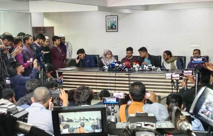 জুলাই প্রক্লেমেশন বা জুলাই ঘোষণাপত্রের বিষয়ে জনগণকে সচেতন করতে ৬-১১ জানুয়ারি পর্যন্ত সারাদেশে লিফলেট, সমাবেশ, জনসংযোগ করবে বৈষম্যবিরোধী ছাত্র আন্দোলন ও জাতীয় নাগরিক কমিটি। ছবি: নহিদ সাব্বির