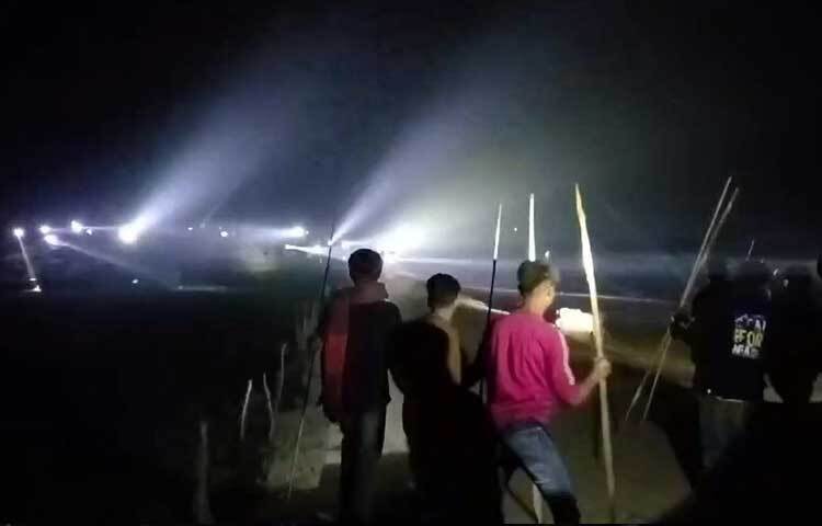 ৮ জানুয়ারি সন্ধ্যা ৬টা থেকে রাত ৯টা পর্যন্ত উপজেলার স্বজনগ্রামে এ সংঘর্ষ চলে।